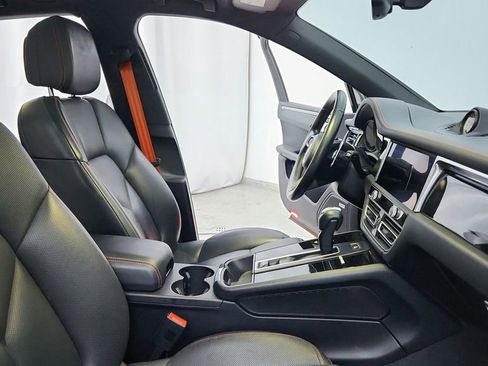 Used 2022 Porsche Macan image 25