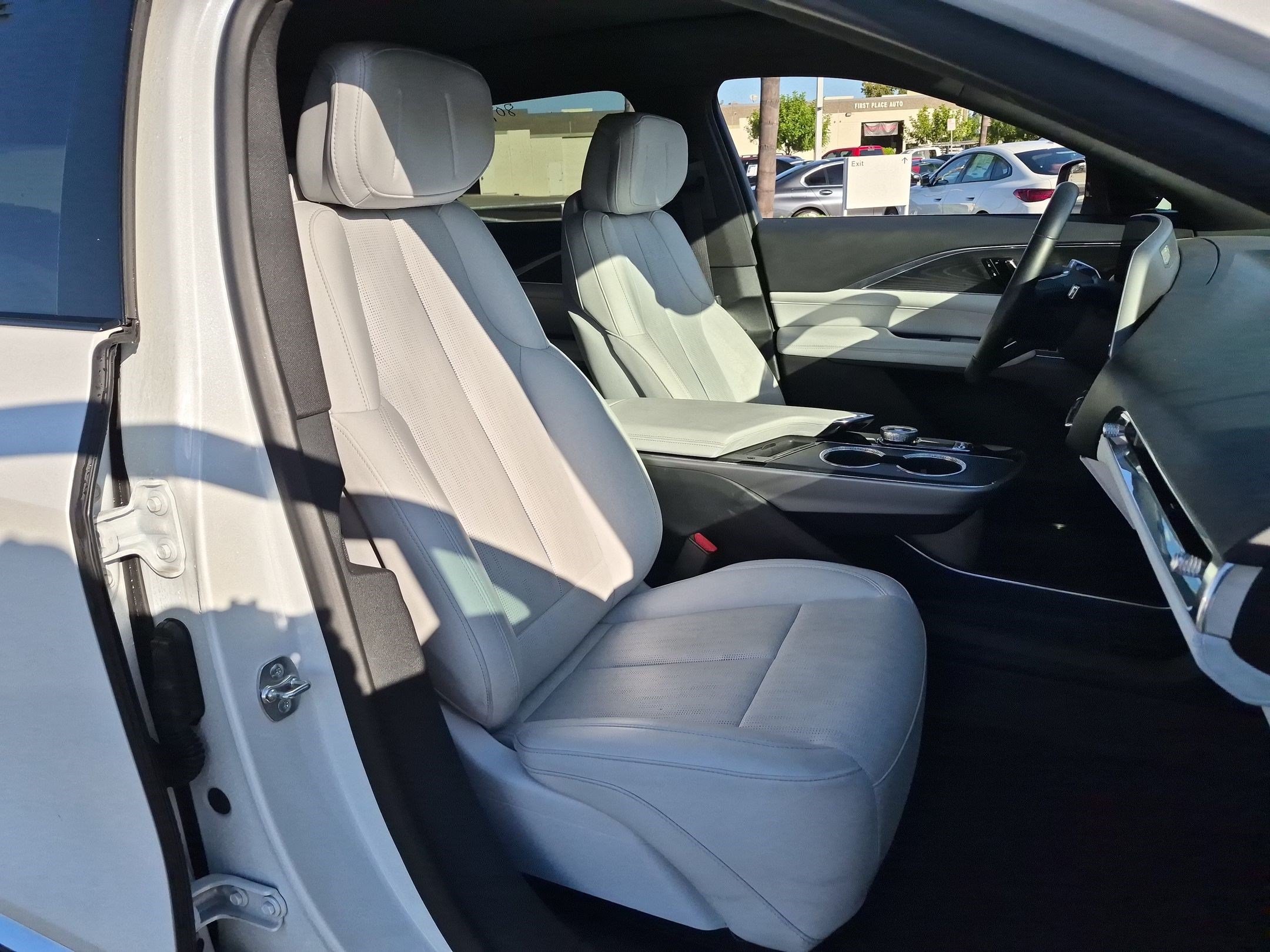 Used 2024 Cadillac Lyriq Luxury RWD image 31