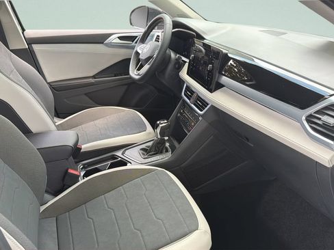New 2026 Volkswagen Taos SE FWD image 34