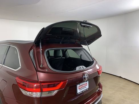 Used 2018 Toyota Highlander XLE AWD/4WD image 12