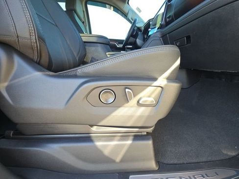 Used 2025 GMC Sierra 1500 Denali image 20