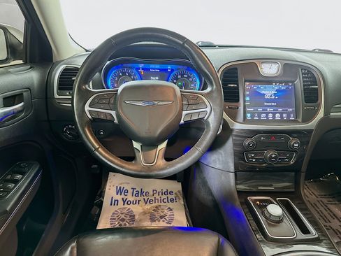 Used 2016 Chrysler 300 Limited image 21