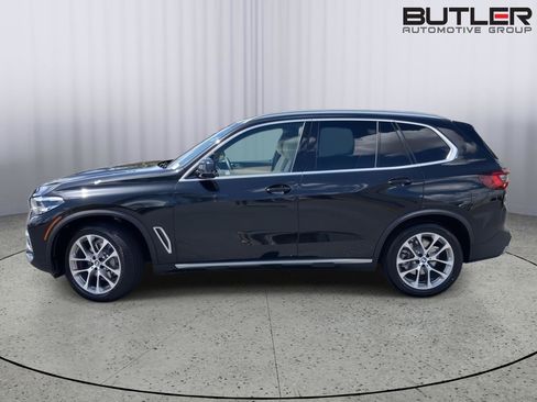 Used 2022 BMW X5 sDrive40i w/ Premium Package RWD image 2