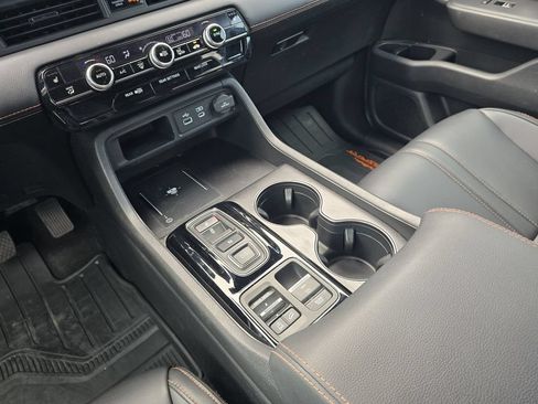 Used 2024 Honda Pilot TrailSport image 18