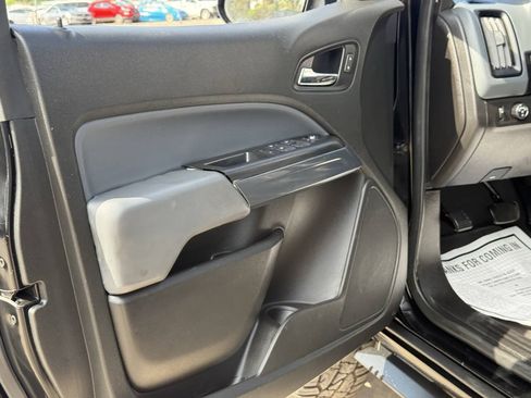Used 2019 Chevrolet Colorado Z71 w/ Z71 Midnight Edition AWD/4WD image 16