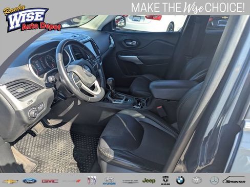 Used 2018 Jeep Cherokee Latitude Plus FWD image 8
