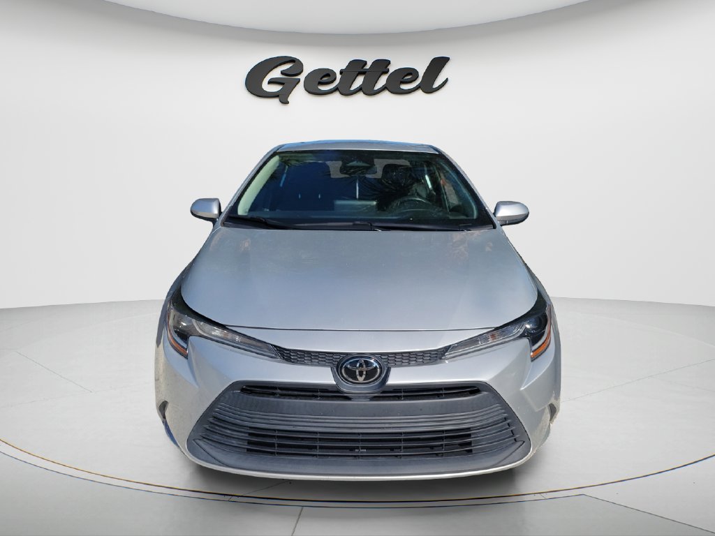 Used 2023 Toyota Corolla LE FWD image 2
