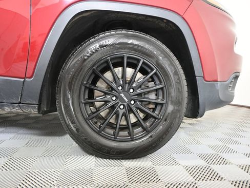 Used 2016 Jeep Cherokee Sport AWD/4WD image 11