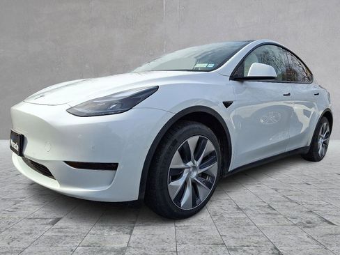 Used 2020 Tesla Model Y Performance image 3