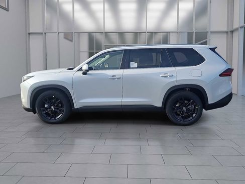 New 2026 Toyota Grand Highlander Platinum image 2