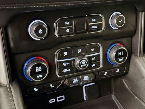 Used 2024 Chevrolet Tahoe Z71 w/ Luxury Package AWD/4WD image 19