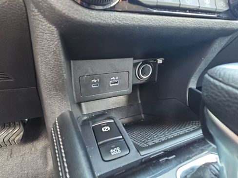 Used 2023 Nissan Kicks SR w/ SR Premium Package FWD image 20