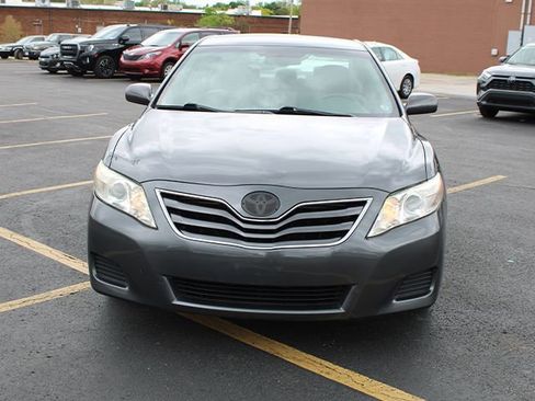 Used 2010 Toyota Camry LE FWD image 3