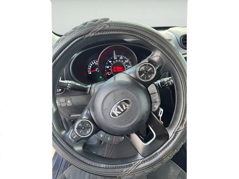 Used 2015 Kia Soul + image 2