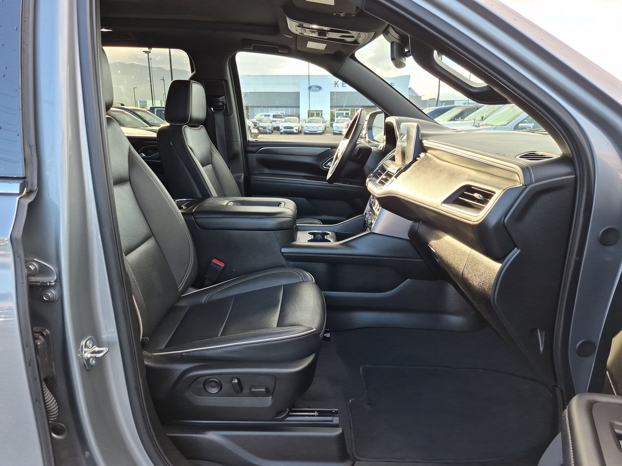 Used 2024 GMC Yukon XL SLT w/ SLT Luxury Package AWD/4WD image 34
