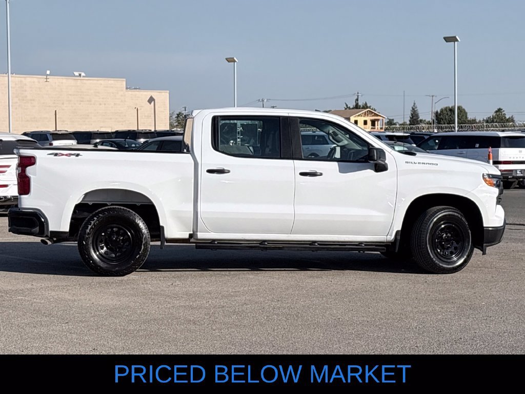 Used 2025 Chevrolet Silverado 1500 W/T w/ Trailering Package AWD/4WD image 4