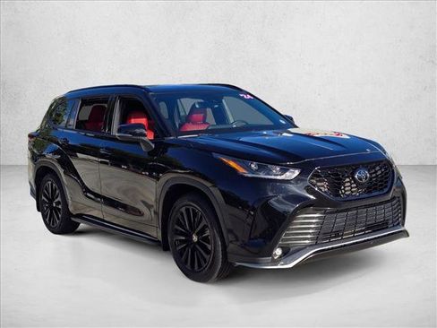 Certified 2024 Toyota Highlander XSE FWD image 3