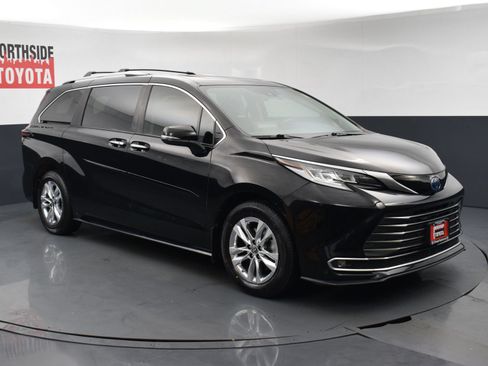 Used 2024 Toyota Sienna Limited AWD/4WD image 6