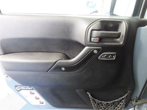 Used 2014 Jeep Wrangler Rubicon w/ Power Convenience Group image 13