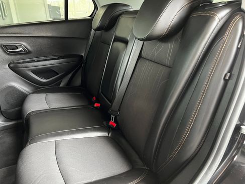 Used 2020 Chevrolet Trax LT w/ Redline Edition FWD image 21
