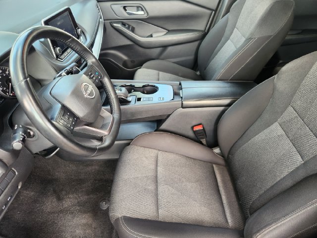 Used 2025 Nissan Rogue SV FWD image 12