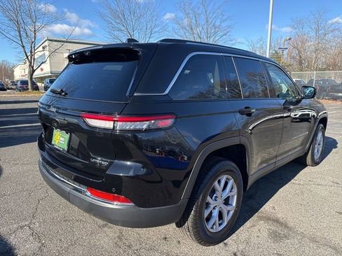 Used 2022 Jeep Grand Cherokee Limited w/ Luxury Tech Group II image 17