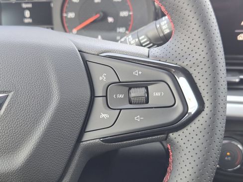 Used 2026 Chevrolet Trax RS w/ Sunroof Package FWD image 24
