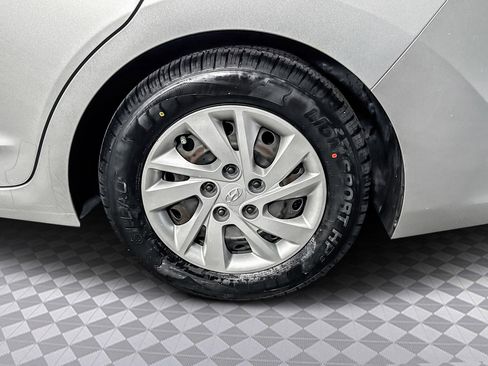 Used 2018 Hyundai Elantra SE image 30