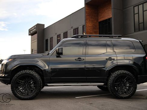 Used 2025 Lexus GX 550 w/ Accessory Package (2T) image 10