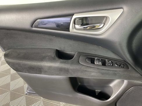 Used 2014 Nissan Pathfinder SV AWD/4WD image 24