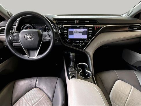 Used 2018 Toyota Camry XLE w/ Driver Assist Package FWD image 14