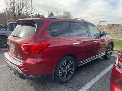 Used 2017 Nissan Pathfinder Platinum w/ Family Entertainment Package image 4
