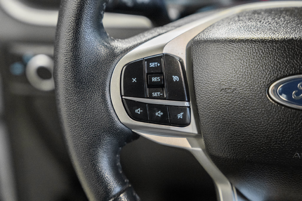 Used 2023 Ford Explorer XLT AWD/4WD image 23
