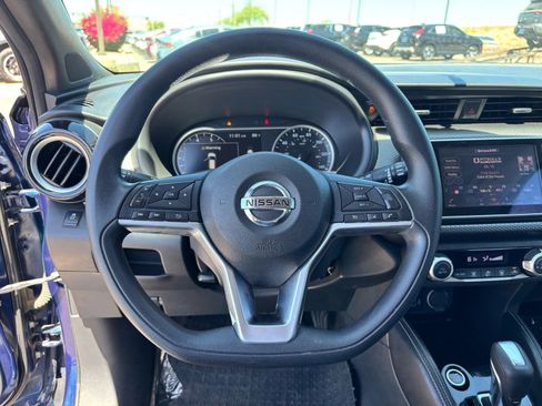 Used 2018 Nissan Kicks SV FWD image 18