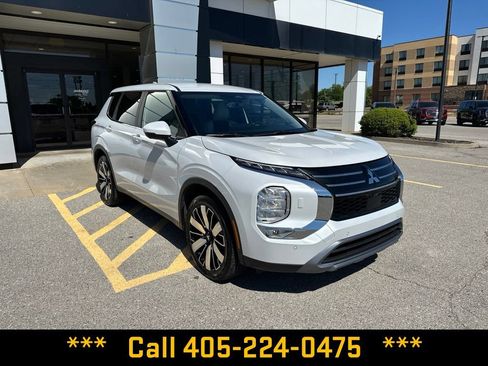 Used 2025 Mitsubishi Outlander SE AWD/4WD image 10