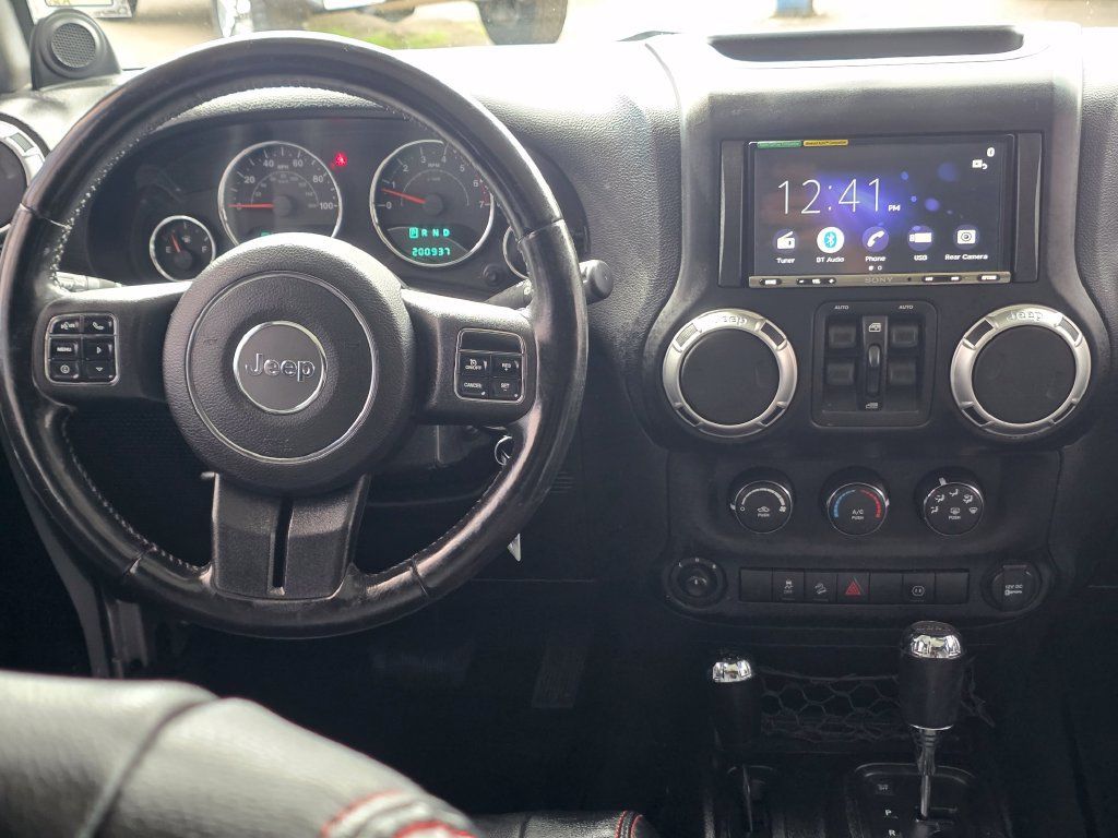 Used 2011 Jeep Wrangler Unlimited Sahara w/ Connectivity Group AWD/4WD image 11