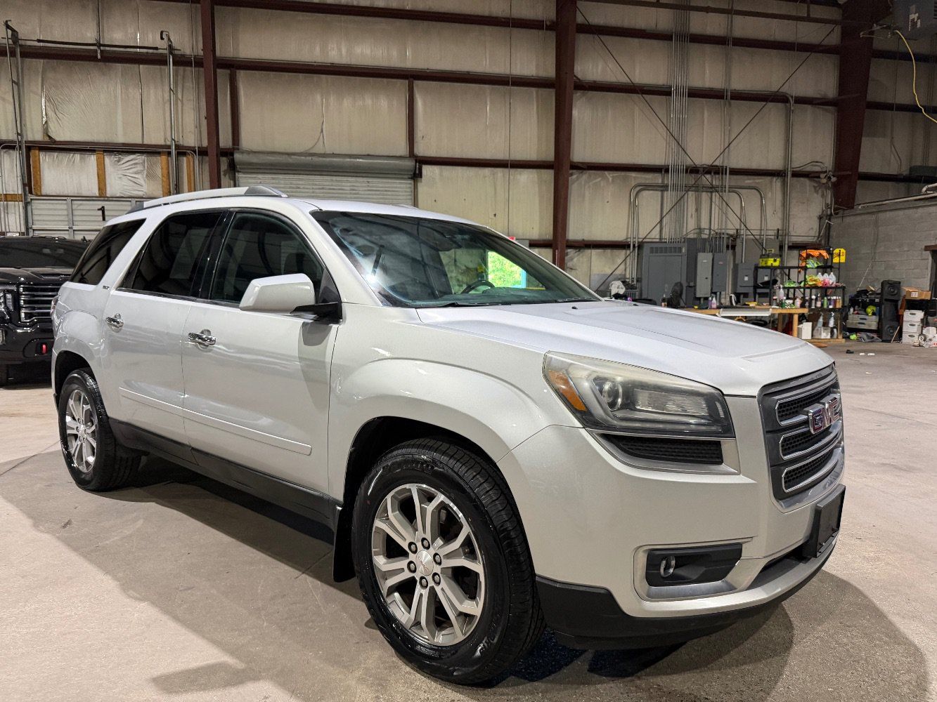 Used 2015 GMC Acadia SLT w/ Open Road Package FWD image 2