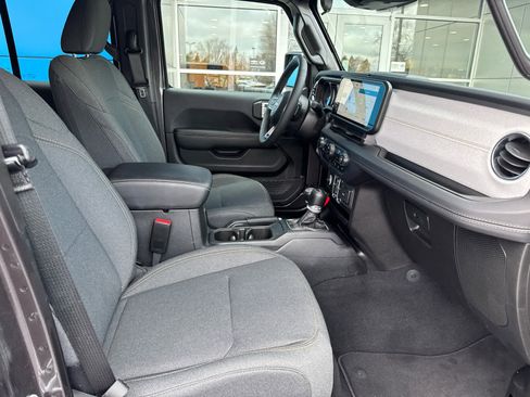 Used 2025 Jeep Wrangler Sahara w/ Safety Group image 4