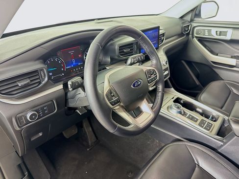Used 2020 Ford Explorer XLT w/ Equipment Group 202A RWD image 8