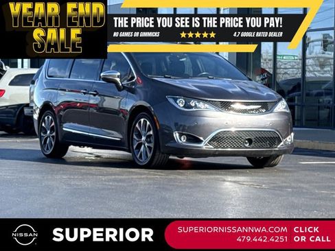 Used 2020 Chrysler Pacifica Limited image 1