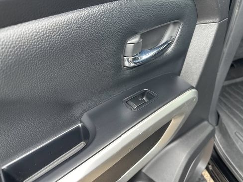 Used 2017 Nissan Titan SV AWD/4WD image 27