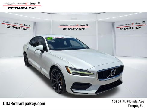 Used 2020 Volvo S60 T5 Momentum FWD image 1