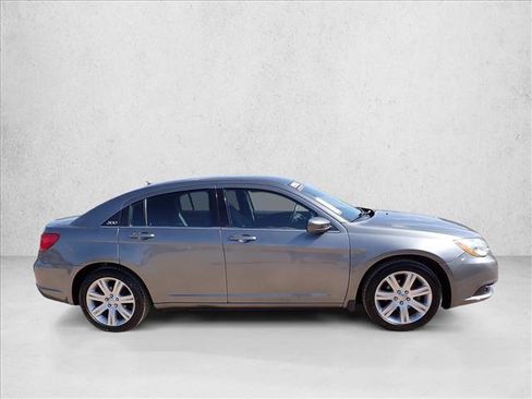 Used 2012 Chrysler 200 LX FWD image 5