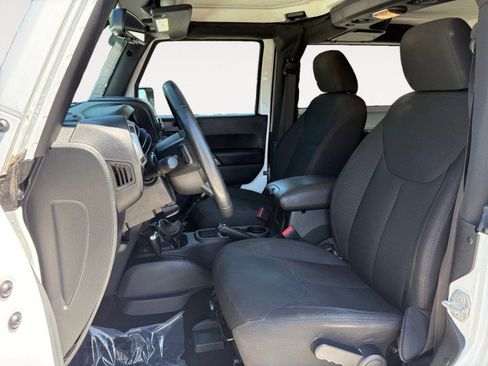 Used 2016 Jeep Wrangler Sport AWD/4WD image 4
