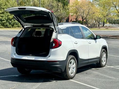 Used 2022 GMC Terrain SLE w/ Driver Convenience Package image 18