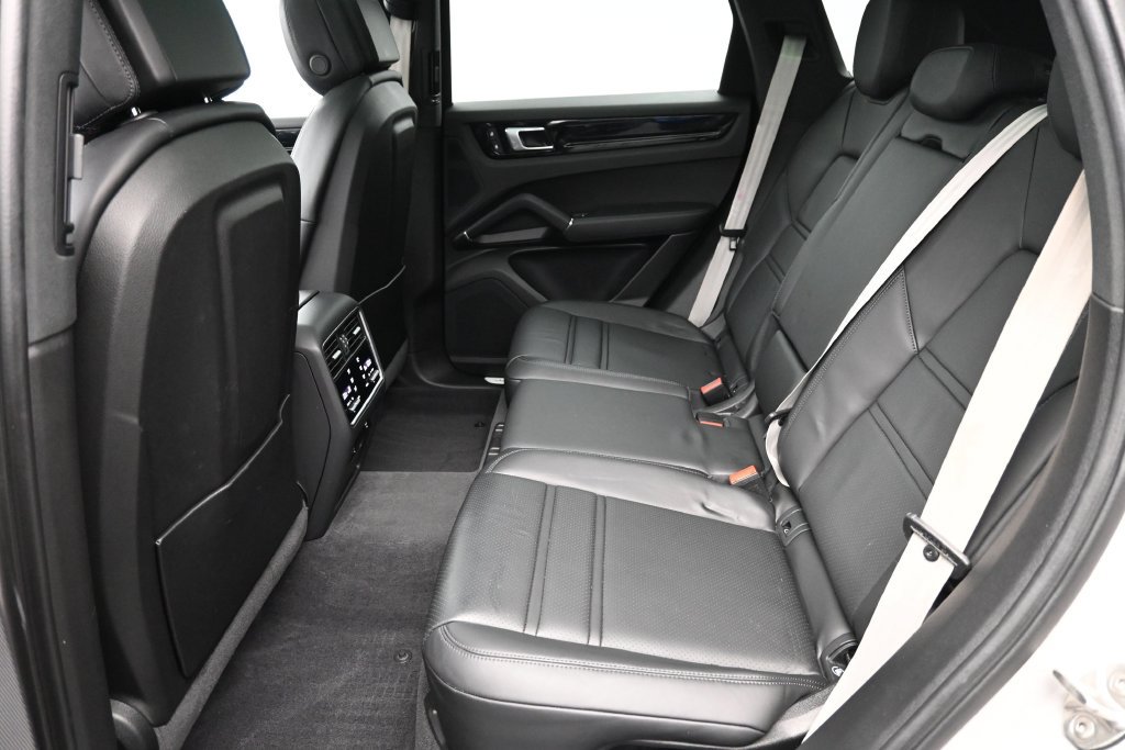 Certified 2023 Porsche Cayenne AWD/4WD image 7