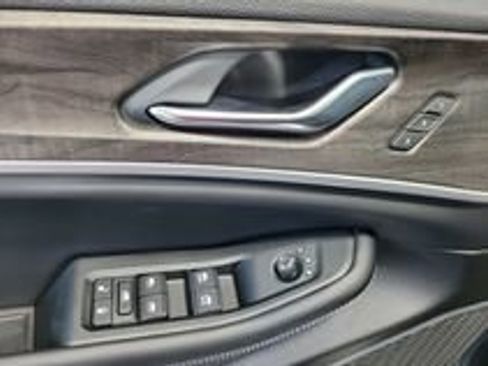 New 2026 Jeep Grand Cherokee Limited AWD/4WD image 11
