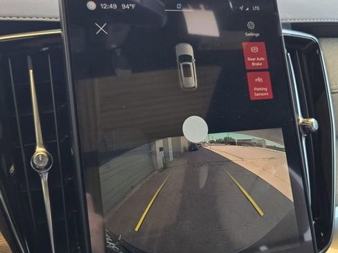 Used 2025 Volvo XC90 T8 Core image 21