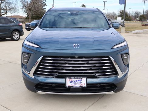 Used 2025 Buick Enclave Preferred image 2