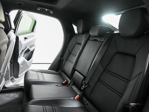 New 2025 Porsche Cayenne Coupe image 22